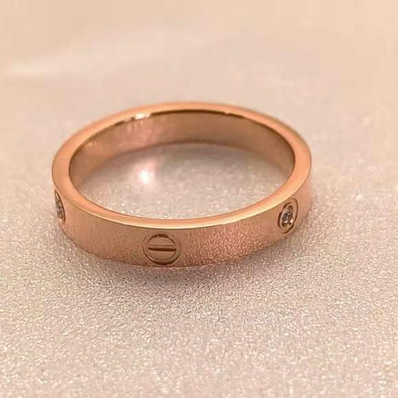 - LUXURY SCREW RING DIAMOND LOVE BAND RING - Picture 10 of 13